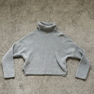 Abercrombie & Fitch Light Gray Turtleneck Sweater